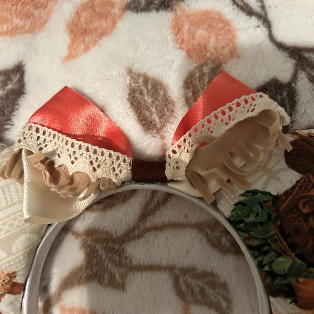 Disney Red and Cream Hair Bow Accessory - Picture 5 of 8
